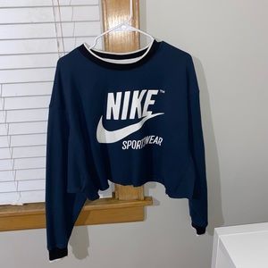Cropped Nike sweater